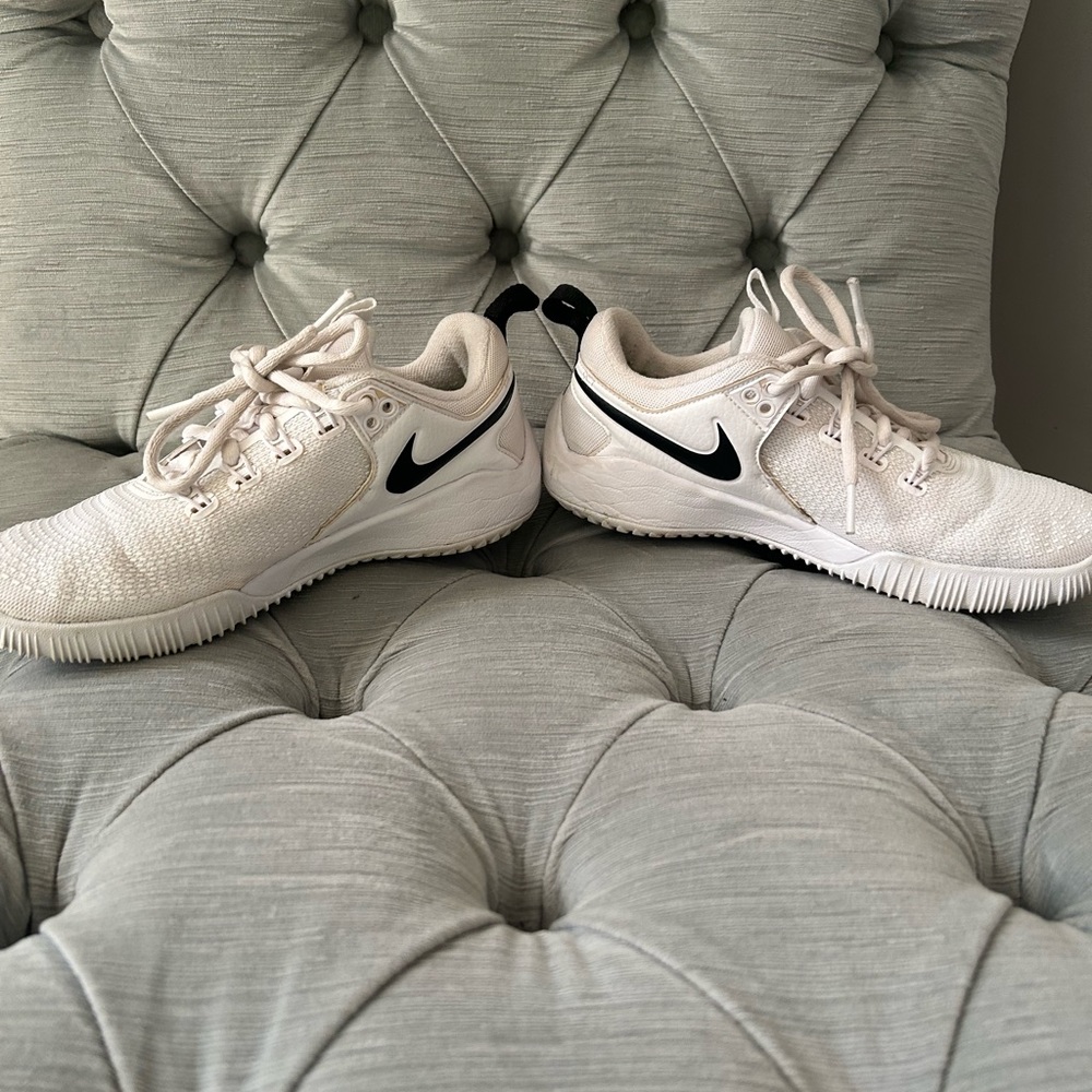 Nike Zoom Hyperspace 2 Volleyball shoes. Used great condition. Size 6.